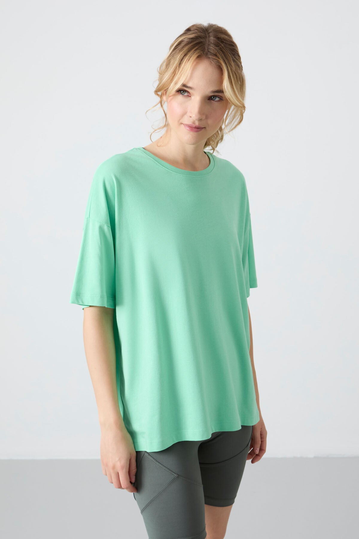 Image of Su Yeşili Penye Modal Yumuşak Tuşeli Oversize Fit Basic Kadın T-Shirt- 97285
