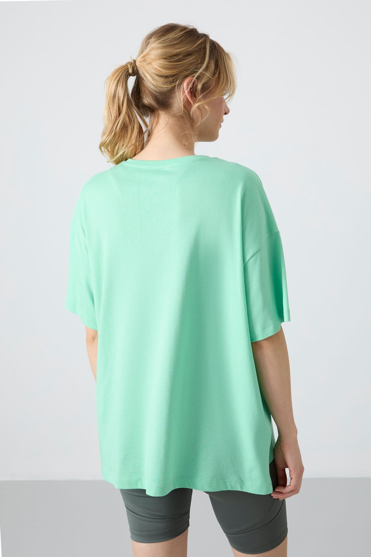 Image of Su Yeşili Penye Modal Yumuşak Tuşeli Oversize Fit Basic Kadın T-Shirt- 97285