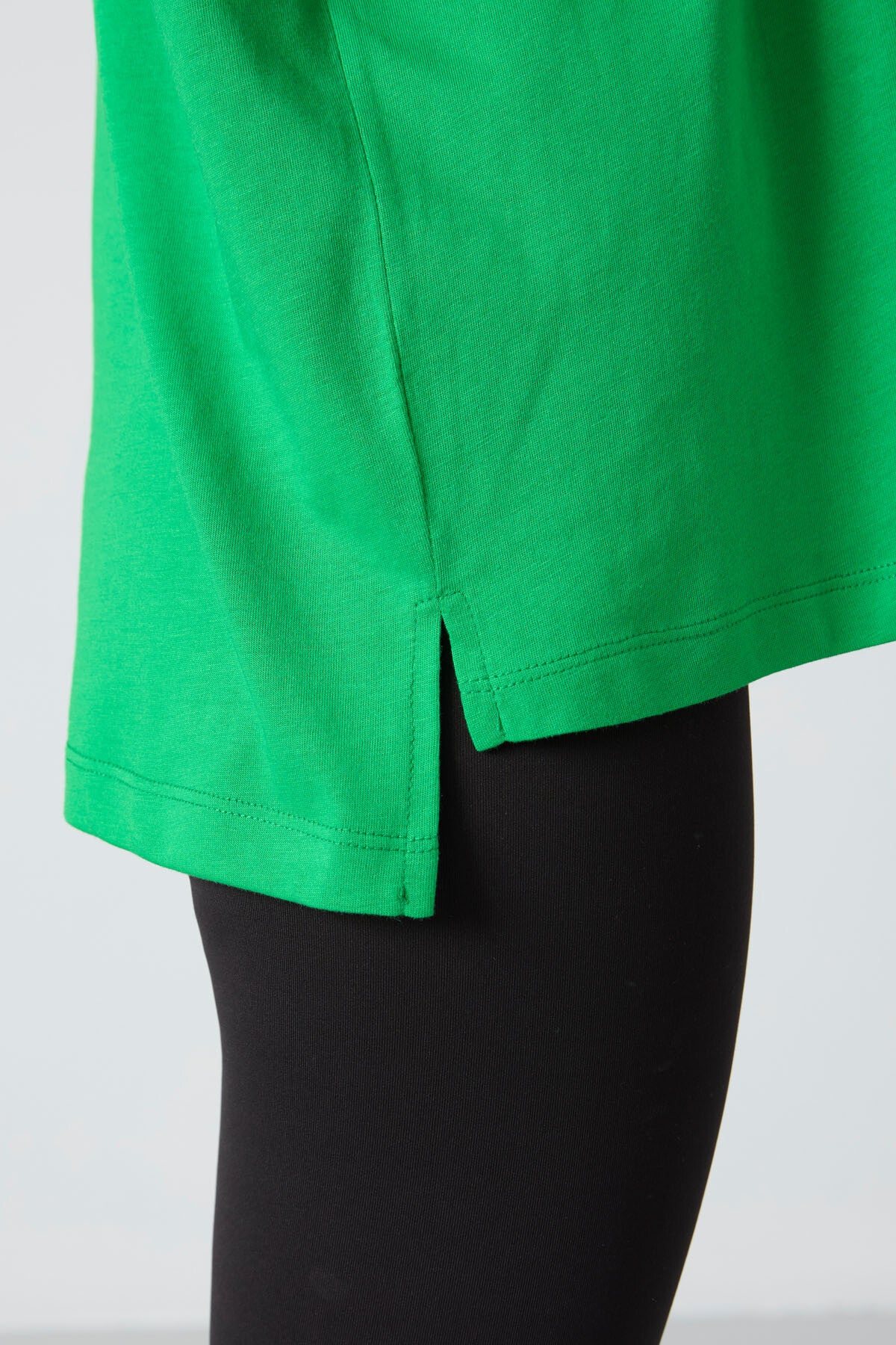 Image of Yeşil Penye Modal Yumuşak Tuşeli Oversize Fit Basic Kadın T-Shirt- 97285