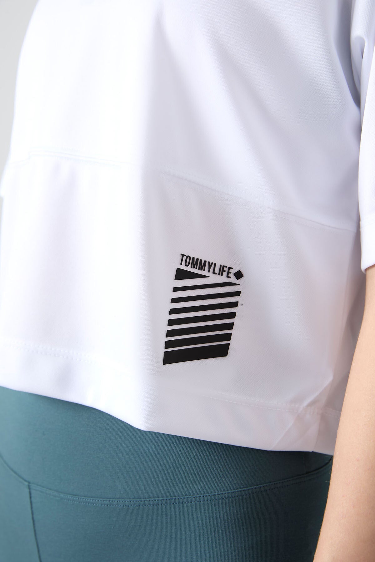 Image of Beyaz Nefes Alan Dokulu İnce Esnek Oversize Fit Performans Kadın T-Shirt - 97284