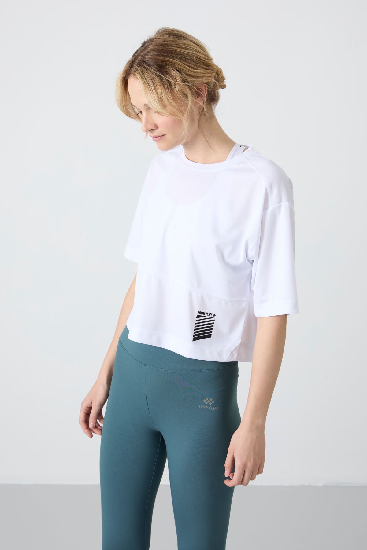 Image of Beyaz Nefes Alan Dokulu İnce Esnek Oversize Fit Performans Kadın T-Shirt - 97284
