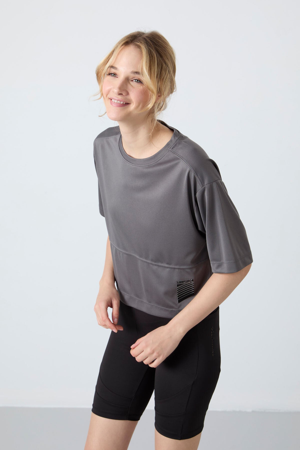 Image of Koyu Gri Nefes Alan Dokulu İnce Esnek Oversize Fit Performans Kadın T-Shirt - 97284