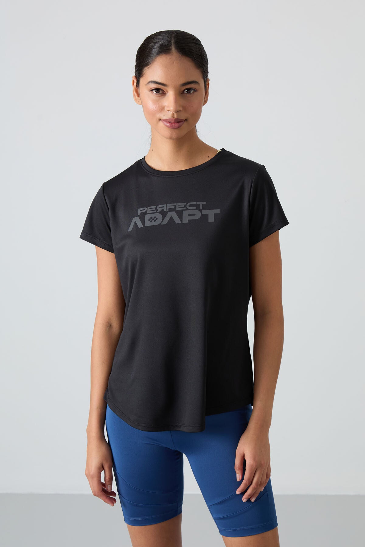 Image of Siyah Nefes Alan Dokulu İnce Esnek Standart Fit Performans Kadın T-Shirt - 97283