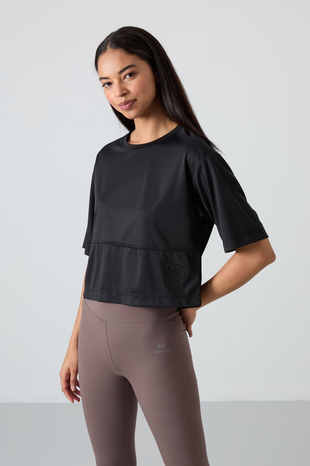 Image of Siyah Nefes Alan Dokulu İnce Esnek Oversize Fit Performans Kadın T-Shirt - 97284