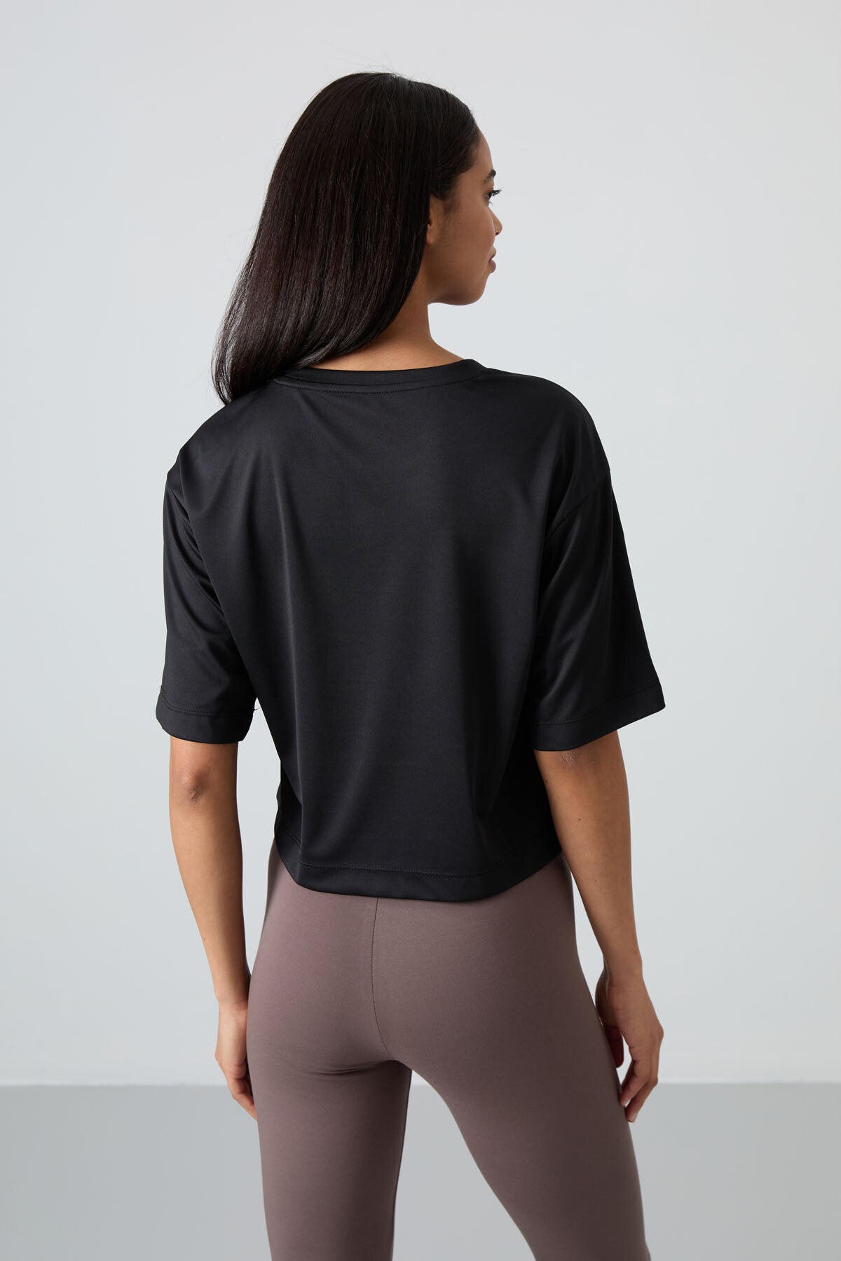 Image of Siyah Nefes Alan Dokulu İnce Esnek Oversize Fit Performans Kadın T-Shirt - 97284
