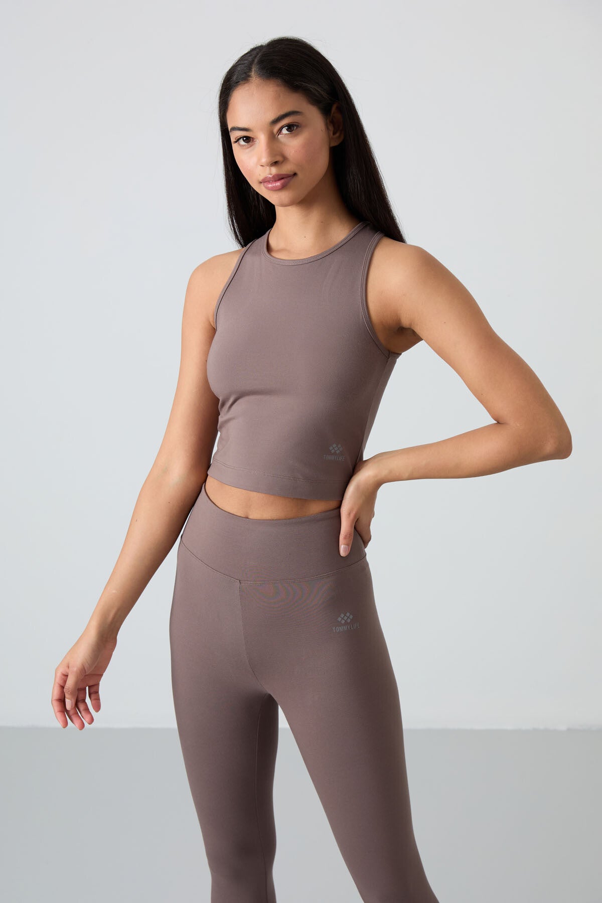 Image of Kahverengi Yüksek Bel Kapri-Crop Atlet Slim Fit Kadın Tayt Takım - 95284