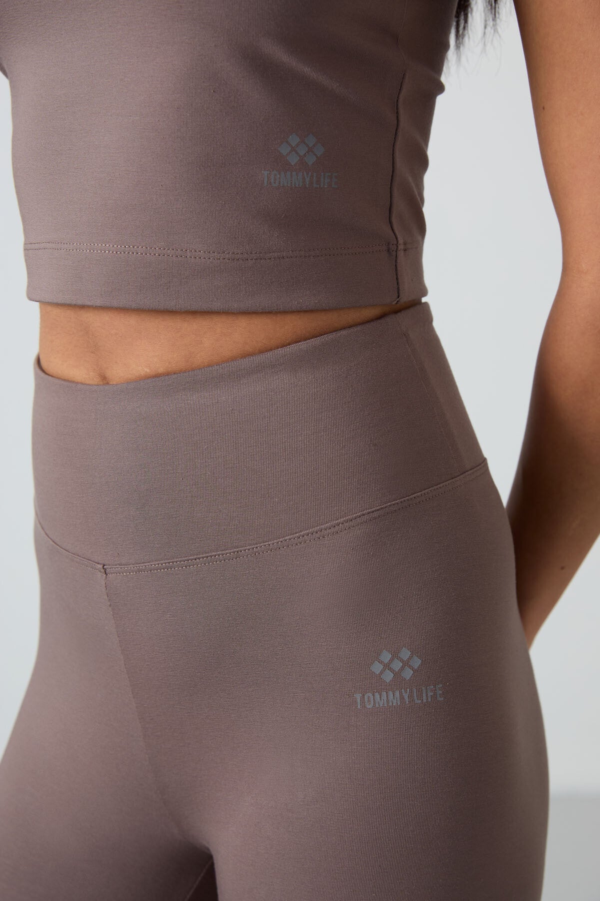 Image of Kahverengi Yüksek Bel Kapri-Crop Atlet Slim Fit Kadın Tayt Takım - 95284