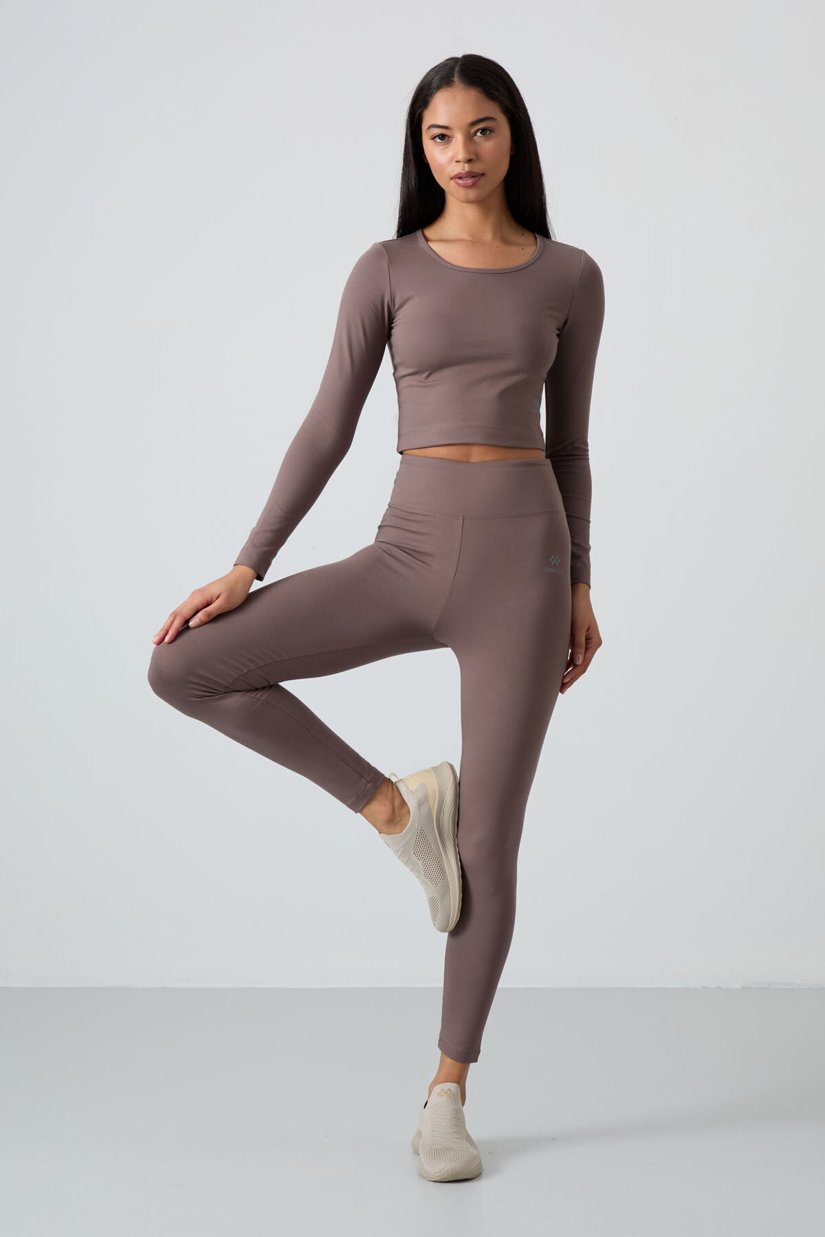 Image of Kahvrengi Yüksek Bel Uzun Kollu Slim Fit Crop Top Kadın Tayt Takım - 95286