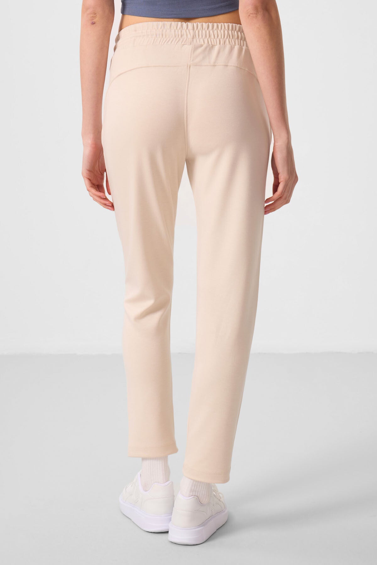 Image of Pantaloni bej cu textură moale, fermoar ascuns, croială slim, pentru femei - 94668