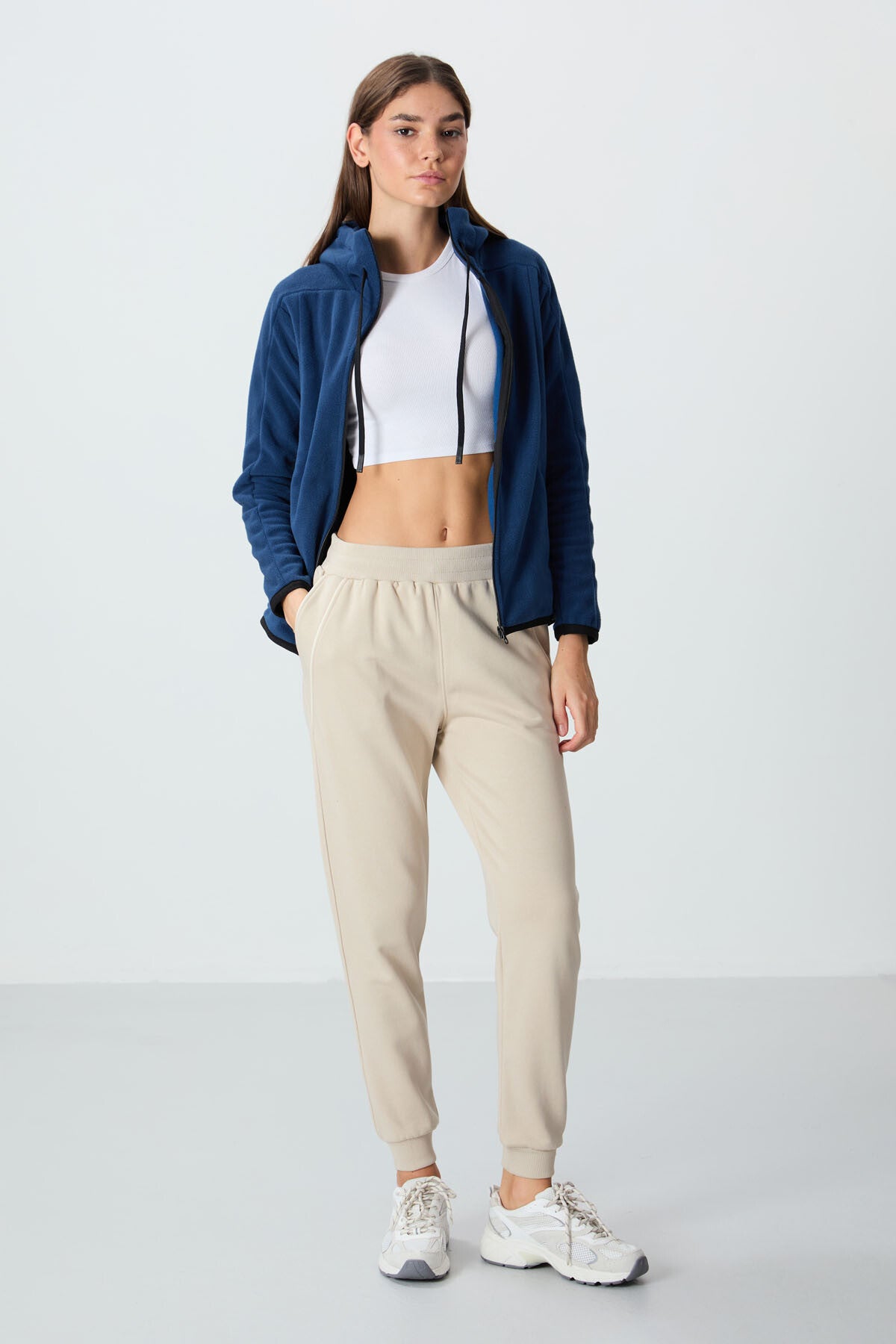 Image of Pantaloni de trening bej, din bumbac compact, gros, texturat, croială standard, pentru femei - 94660