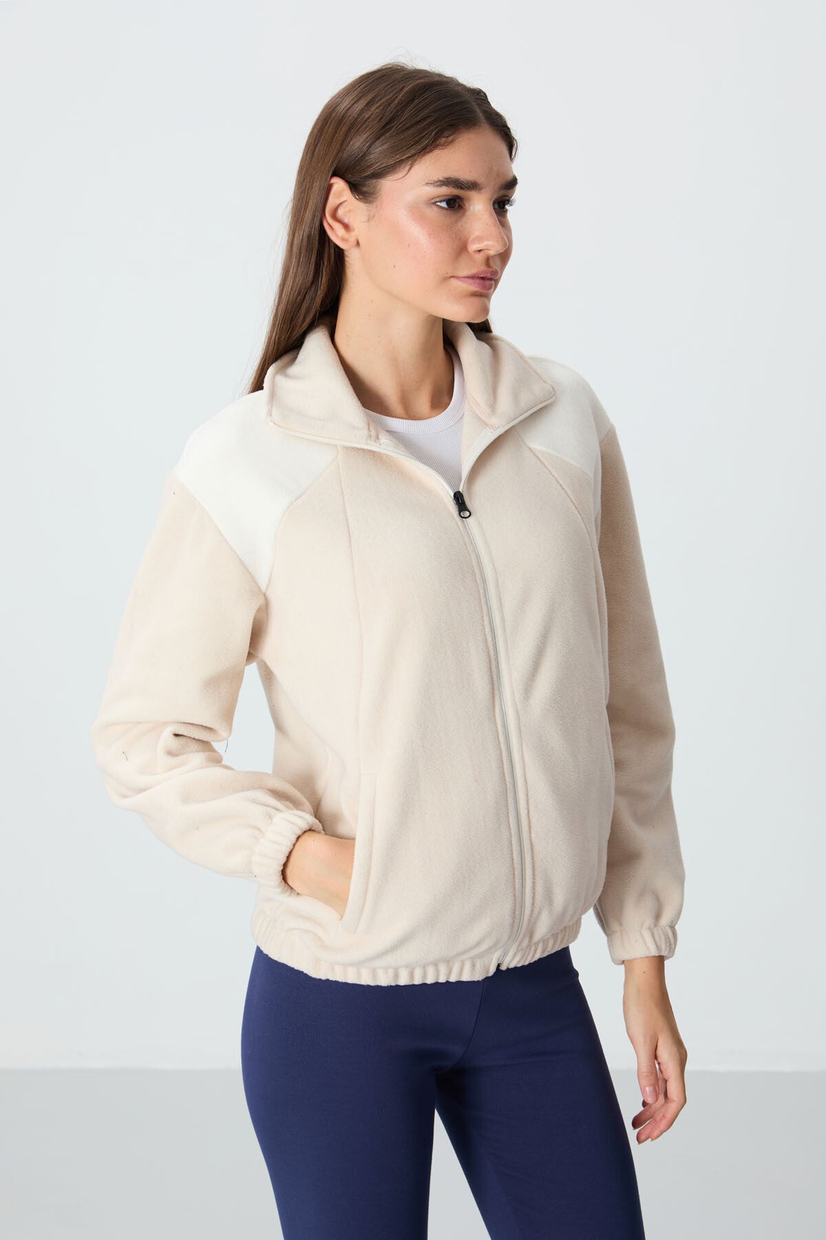 Image of Bej Kalın Yumuşak Dokulu Dik Yaka Oversize Nakışlı Polar Kadın Sweatshirt - 97293