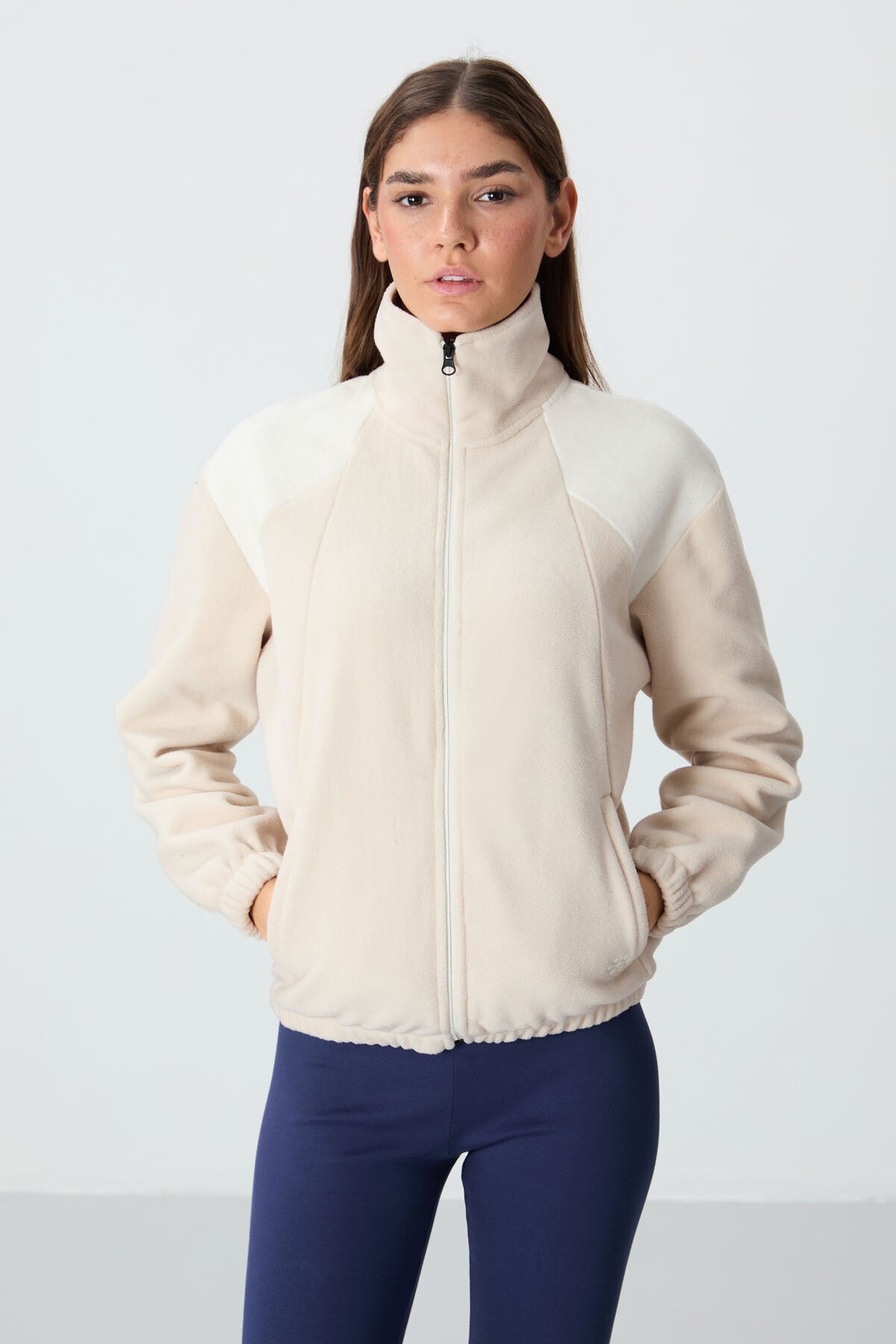 Image of Bej Kalın Yumuşak Dokulu Dik Yaka Oversize Nakışlı Polar Kadın Sweatshirt - 97293