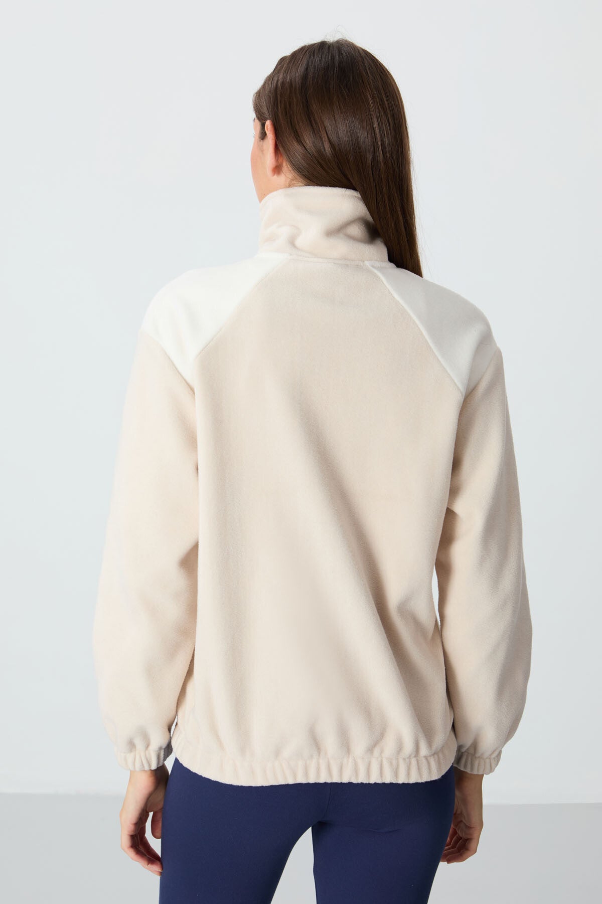 Image of Bej Kalın Yumuşak Dokulu Dik Yaka Oversize Nakışlı Polar Kadın Sweatshirt - 97293