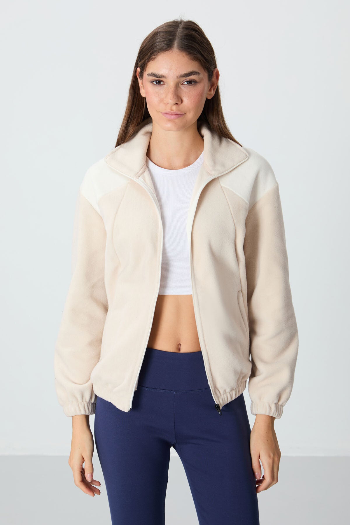 Image of Hanorac bej, gros, moale, texturat, cu guler înalt, brodat, supradimensionat, din fleece, pentru femei - 97293