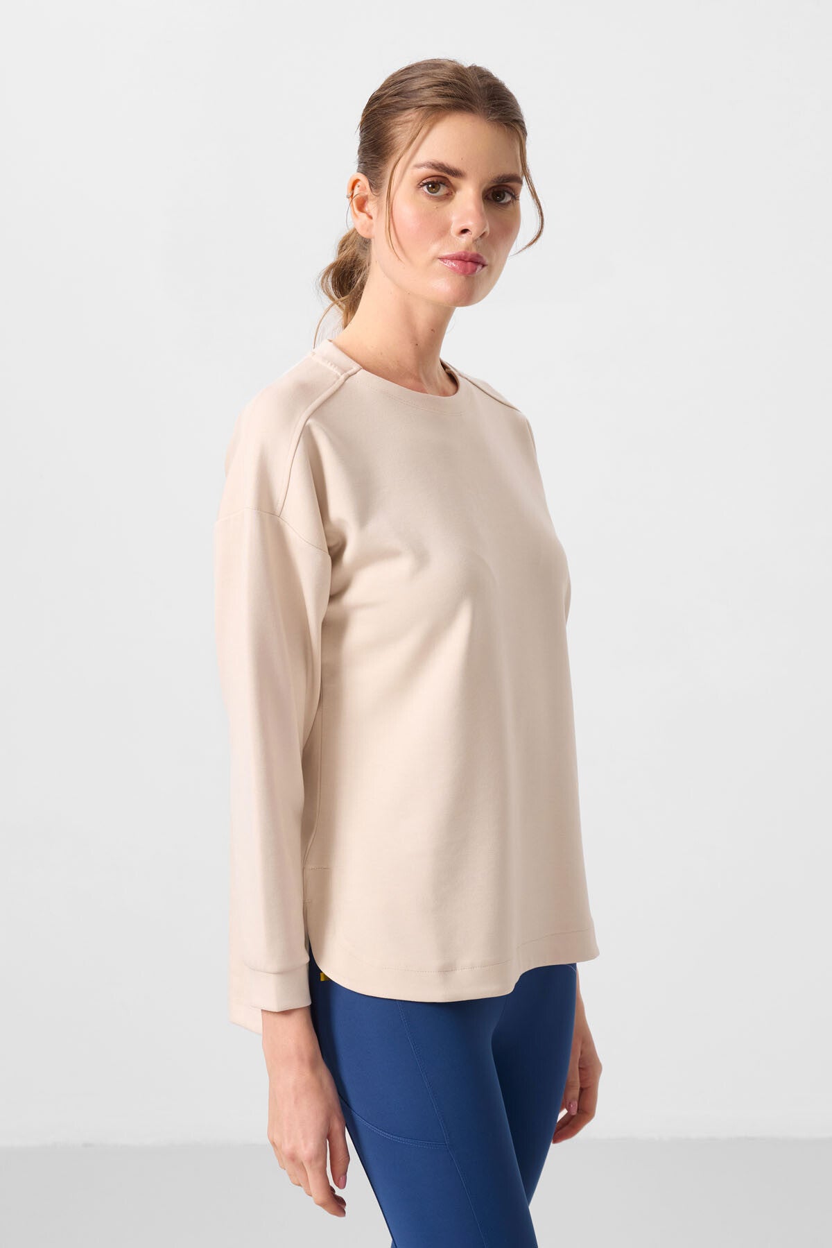 Image of Bej Yumuşak Dokulu O Yaka Rahat Form Kadın Tunik Sweatshirt - 97305