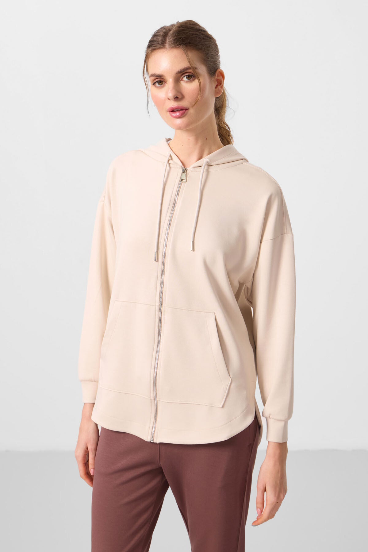 Image of Bej Yumuşak Dokulu Kapüşonlu Oversize Kadın Tunik Sweatshirt - 97302