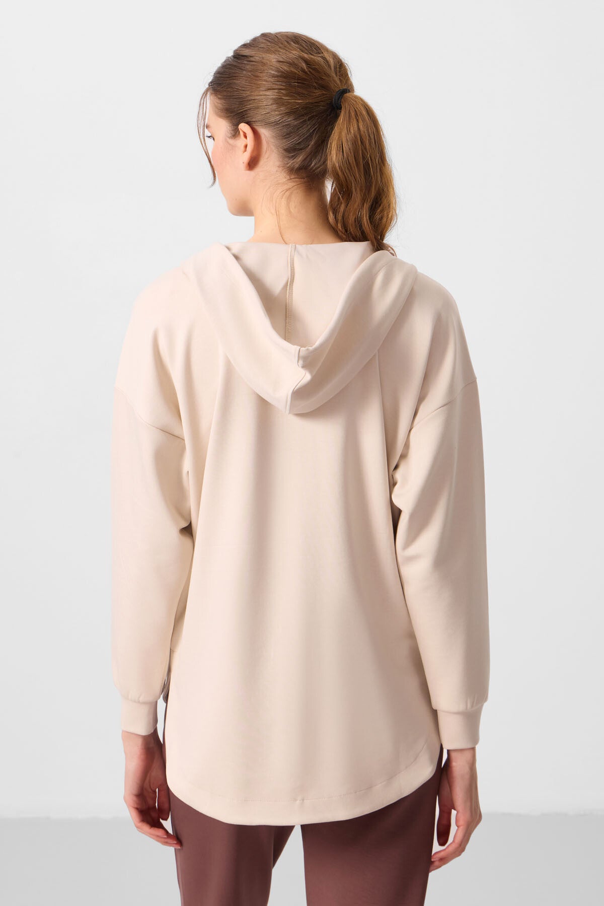 Image of Bej Yumuşak Dokulu Kapüşonlu Oversize Kadın Tunik Sweatshirt - 97302