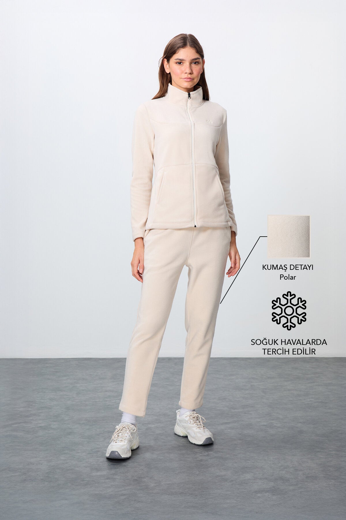 Image of Bej Kalın Yumuşak Dokulu Dik Yaka Oversize Nakışlı Polar Kadın Eşofman Takım -95339