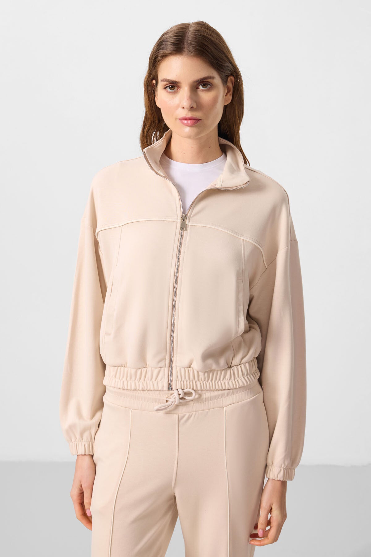 Image of Bej Yumuşak Dokulu Dik Yaka Oversize Lastikli Kadın Eşofman Takım - 95349