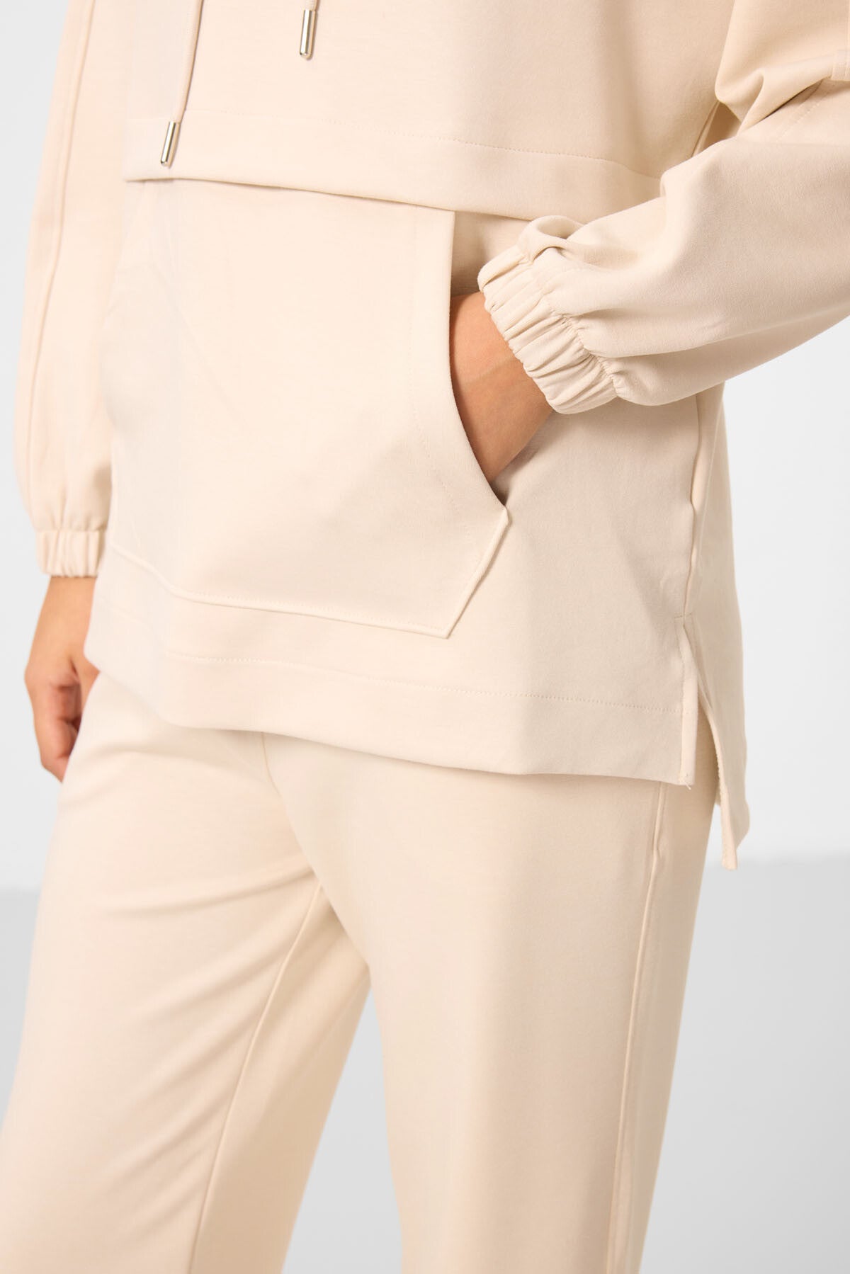 Image of Bej Yumuşak Dokulu Kapüşonlu Oversize Kadın Eşofman Tunik Takım - 95348