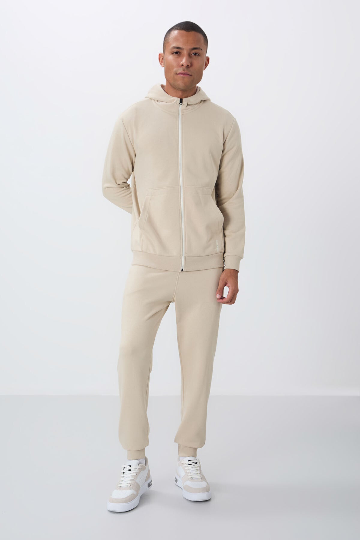 Image of Trening bărbătesc bej, compact, din bumbac gros, texturat, cu glugă, croială confortabilă - 85262