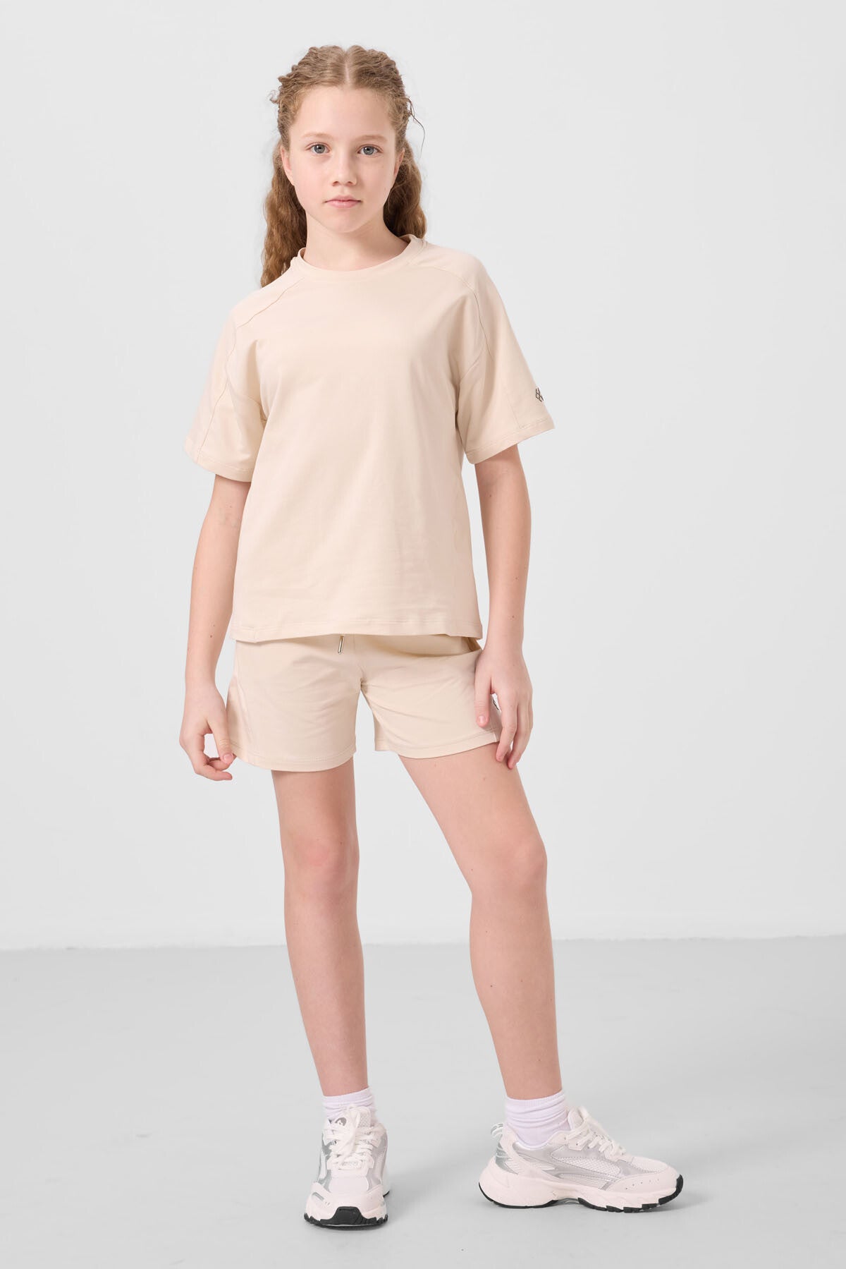 Image of Bej Pamuklu Yumuşak Dokulu Standart Fit Basic Kız Çocuk Şort Takım - 75184