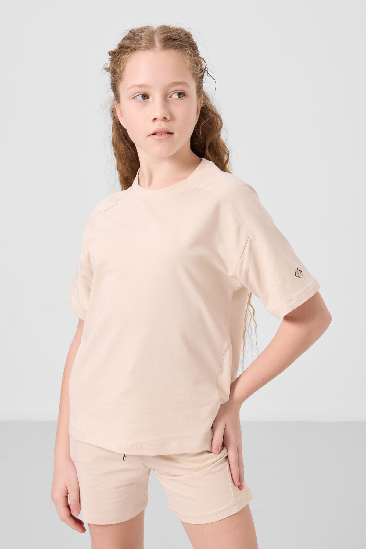 Image of Bej Pamuklu Yumuşak Dokulu Standart Fit Basic Kız Çocuk Şort Takım - 75184