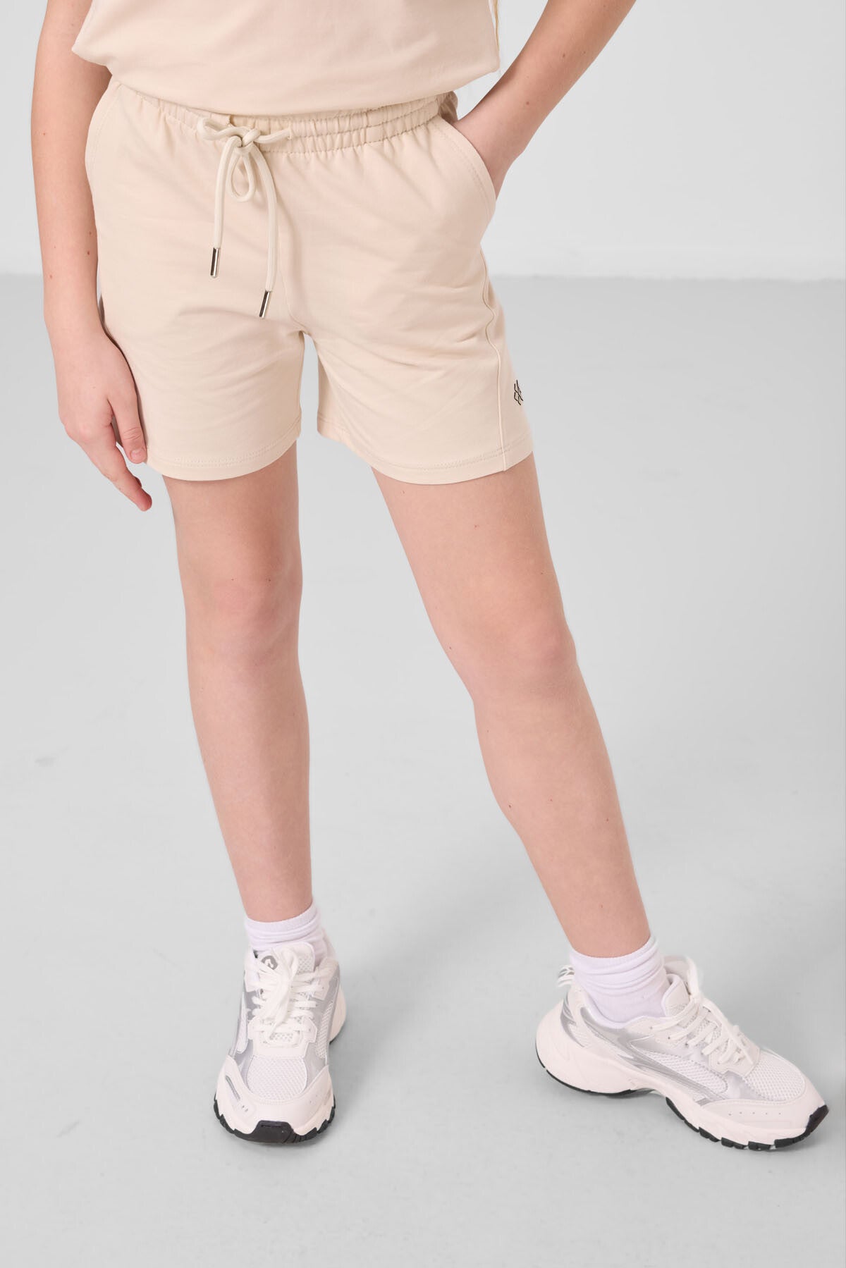 Image of Bej Pamuklu Yumuşak Dokulu Standart Fit Basic Kız Çocuk Şort Takım - 75184