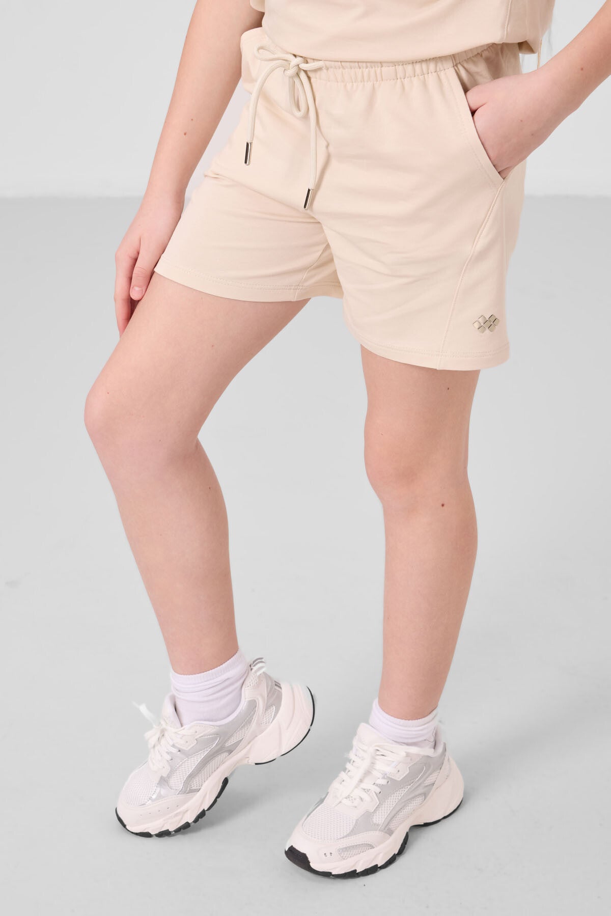 Image of Bej Pamuklu Yumuşak Dokulu Standart Fit Basic Kız Çocuk Şort Takım - 75184