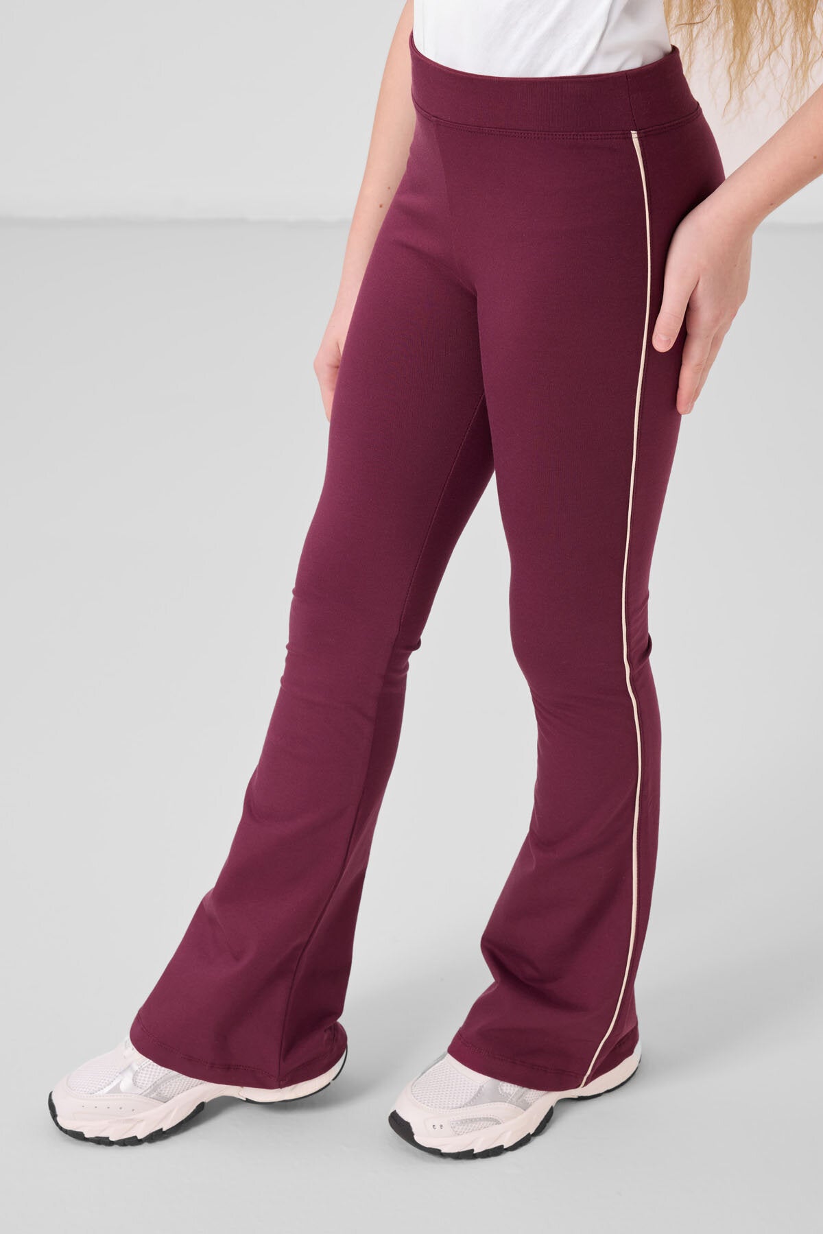 Image of Bej-Bordo Pamuklu O Yaka Standart Fit Basic İspanyol Paça Kız Çocuk Tayt Takım - 75192