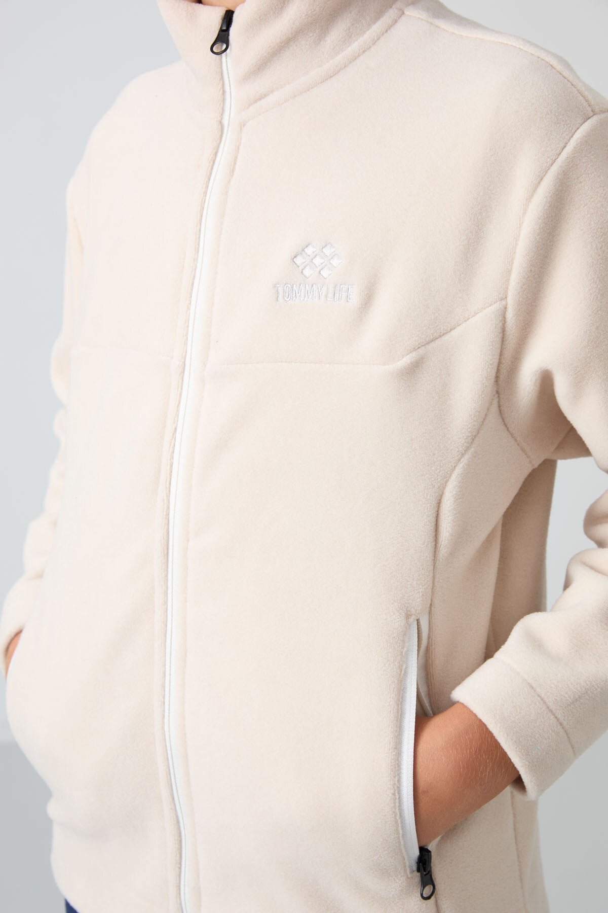 Image of Bej Kalın Yumuşak Dokulu Standart Fit Nakışlı Polar Erkek Çocuk Sweatshirt - 11223