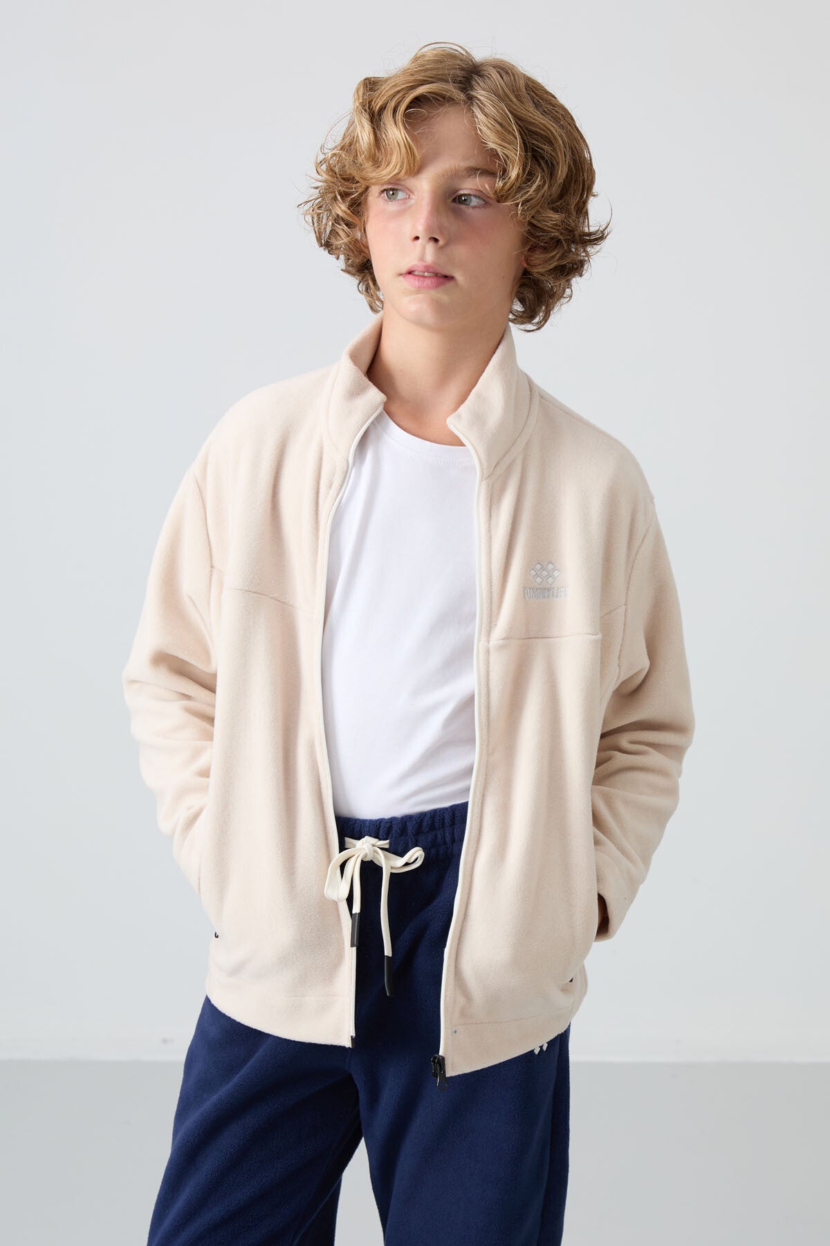 Image of Bej Kalın Yumuşak Dokulu Standart Fit Nakışlı Polar Erkek Çocuk Sweatshirt - 11223