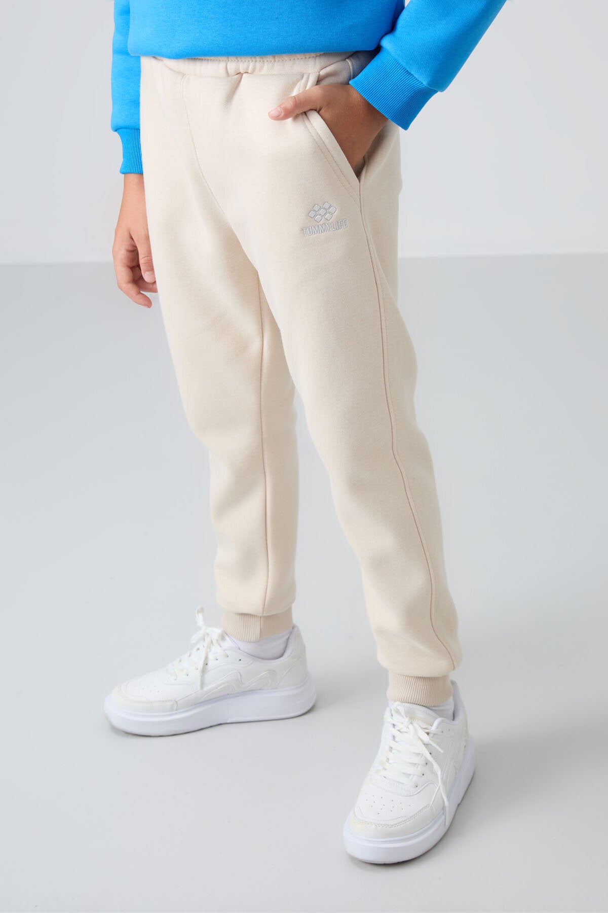 Image of Pantaloni de trening bej din bumbac gros, căptușiți cu fleece gros, croială standard, brodați, pentru băieți - 11224