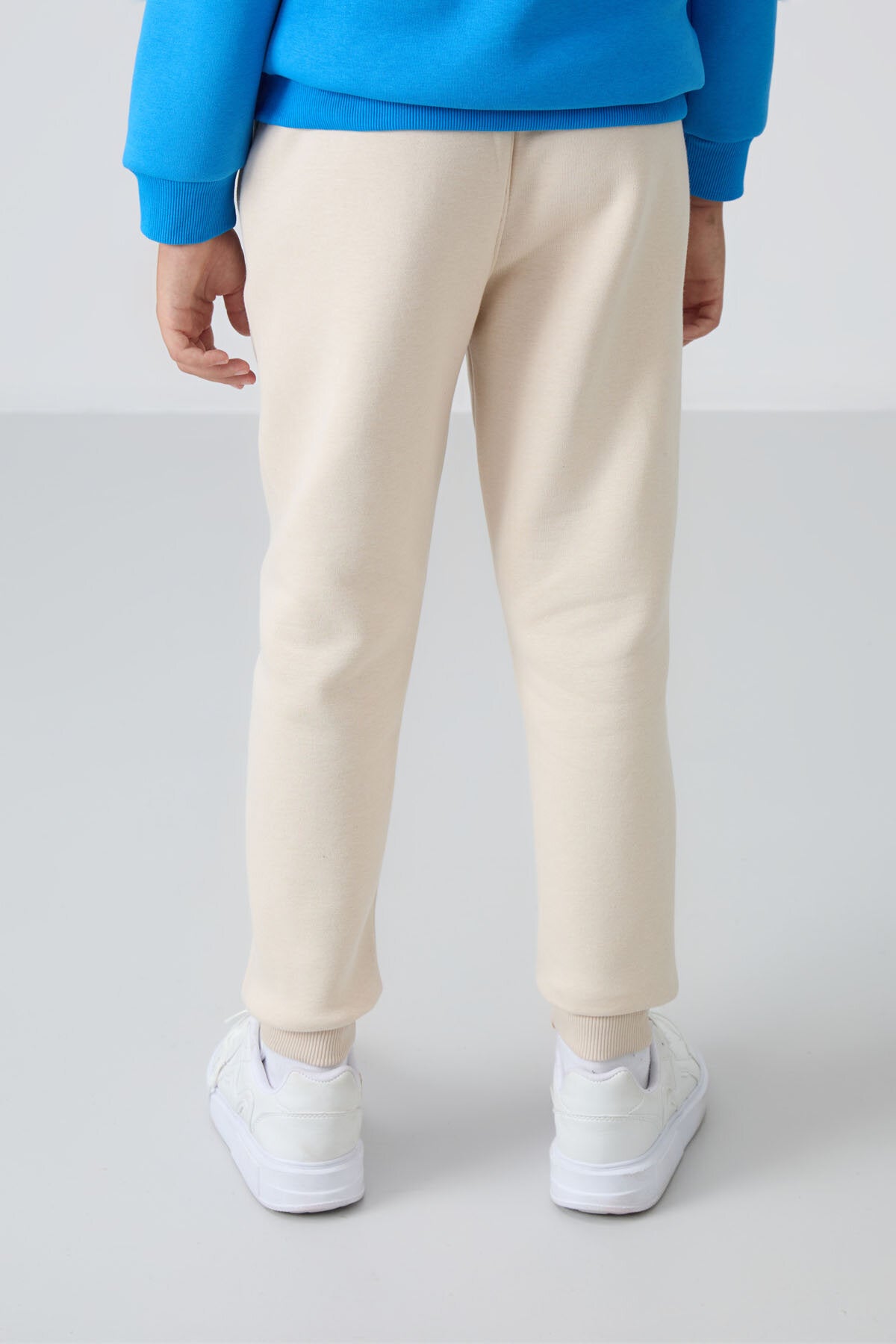 Image of Pantaloni de trening bej din bumbac gros, căptușiți cu fleece gros, croială standard, brodați, pentru băieți - 11224