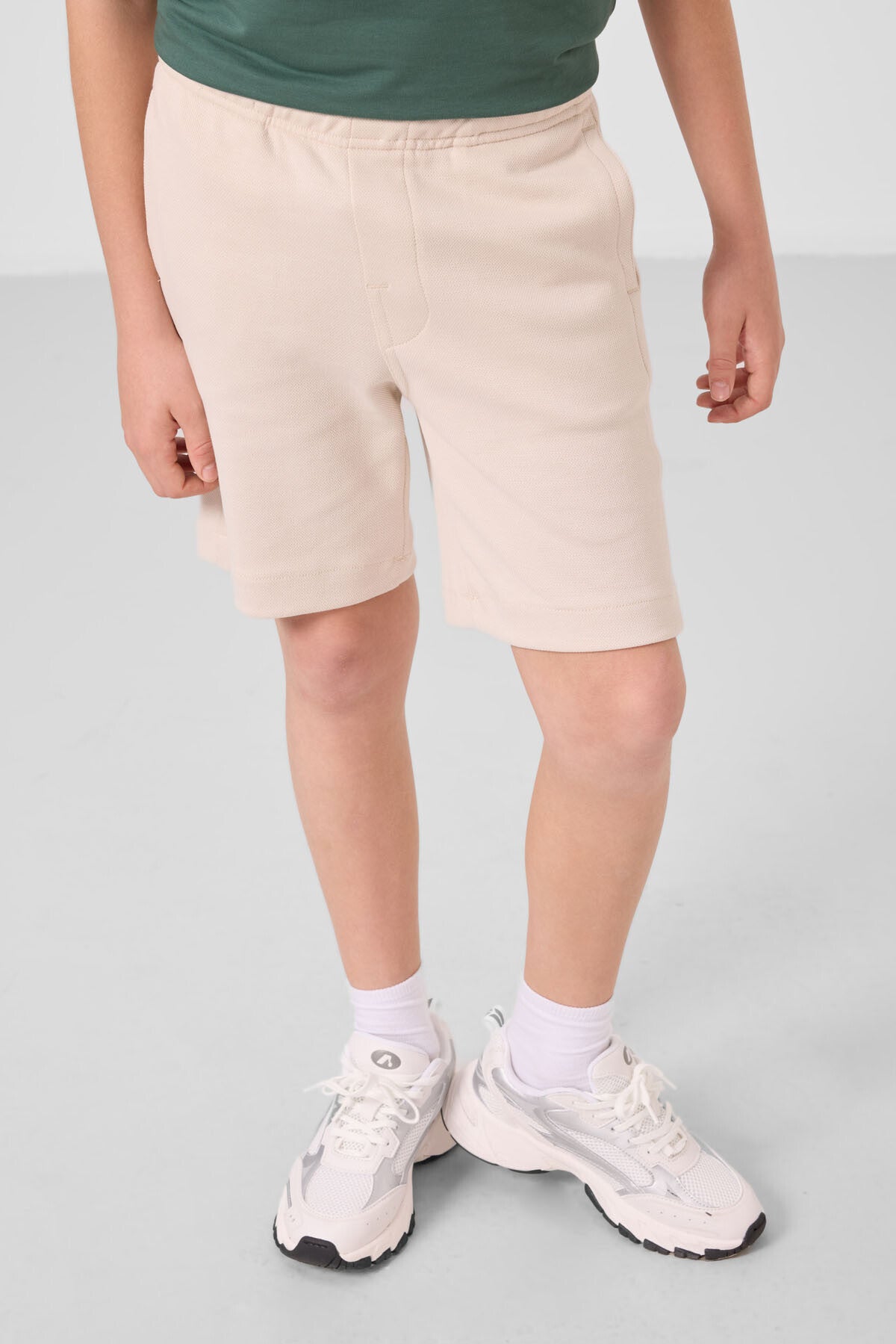 Image of Bej Pamuklu Yumuşak Dokulu Standart Fit Basic Erkek Çocuk Şort - 11293