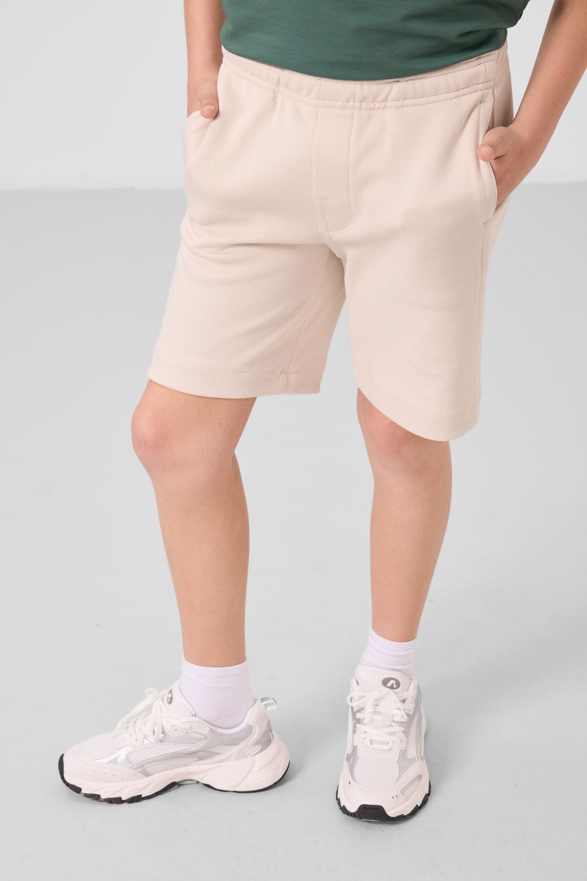 Image of Bej Pamuklu Yumuşak Dokulu Standart Fit Basic Erkek Çocuk Şort - 11293
