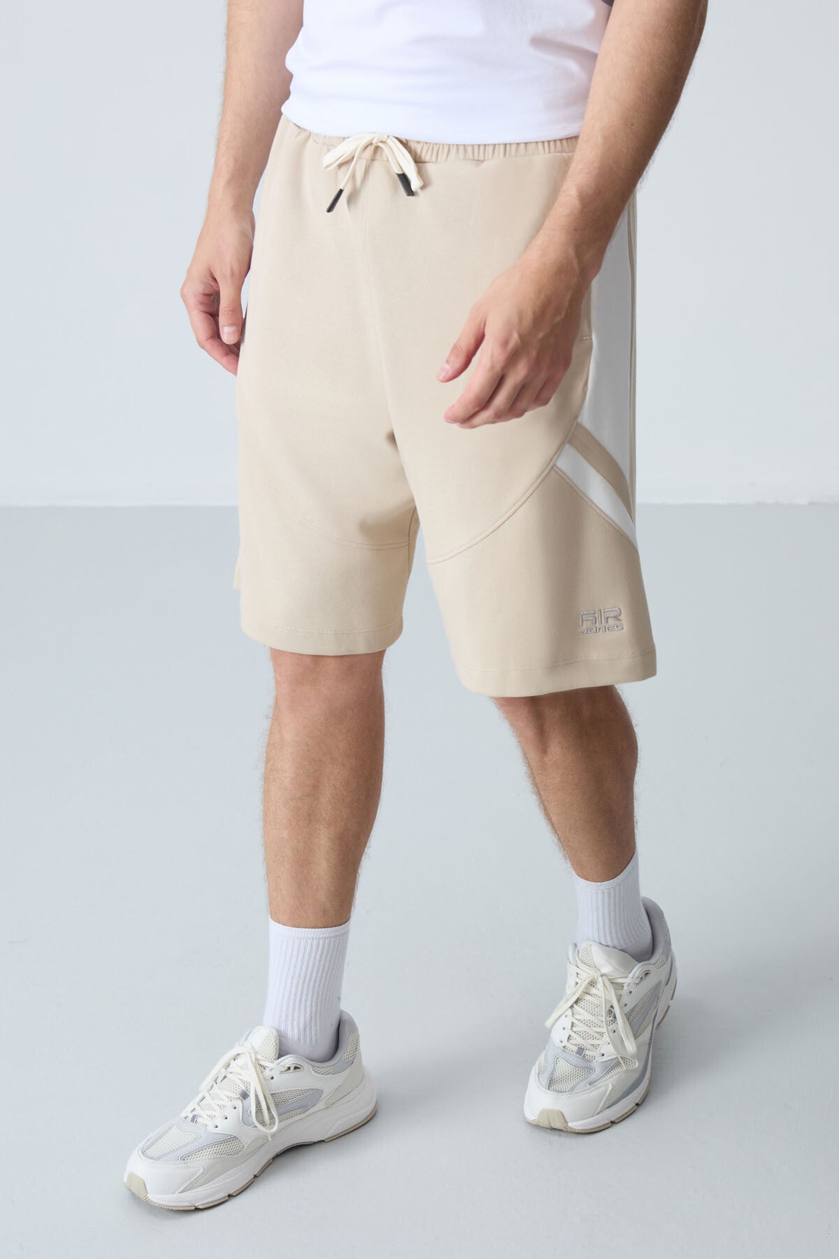 Image of Bej Pamuklu Kalın Yumuşak Dokulu Standart Fit Basic Erkek Şort  - 81281