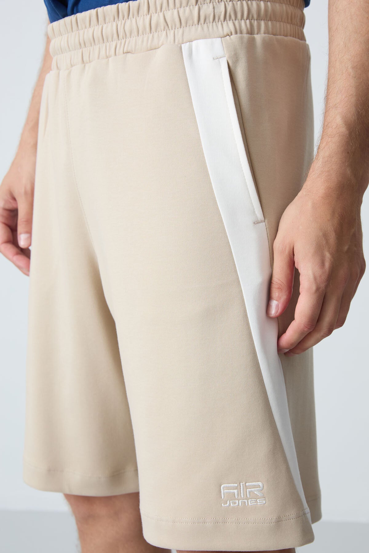 Image of Bej Pamuklu Kalın Yumuşak Dokulu Standart  Fit Basic Erkek Şort  - 81280