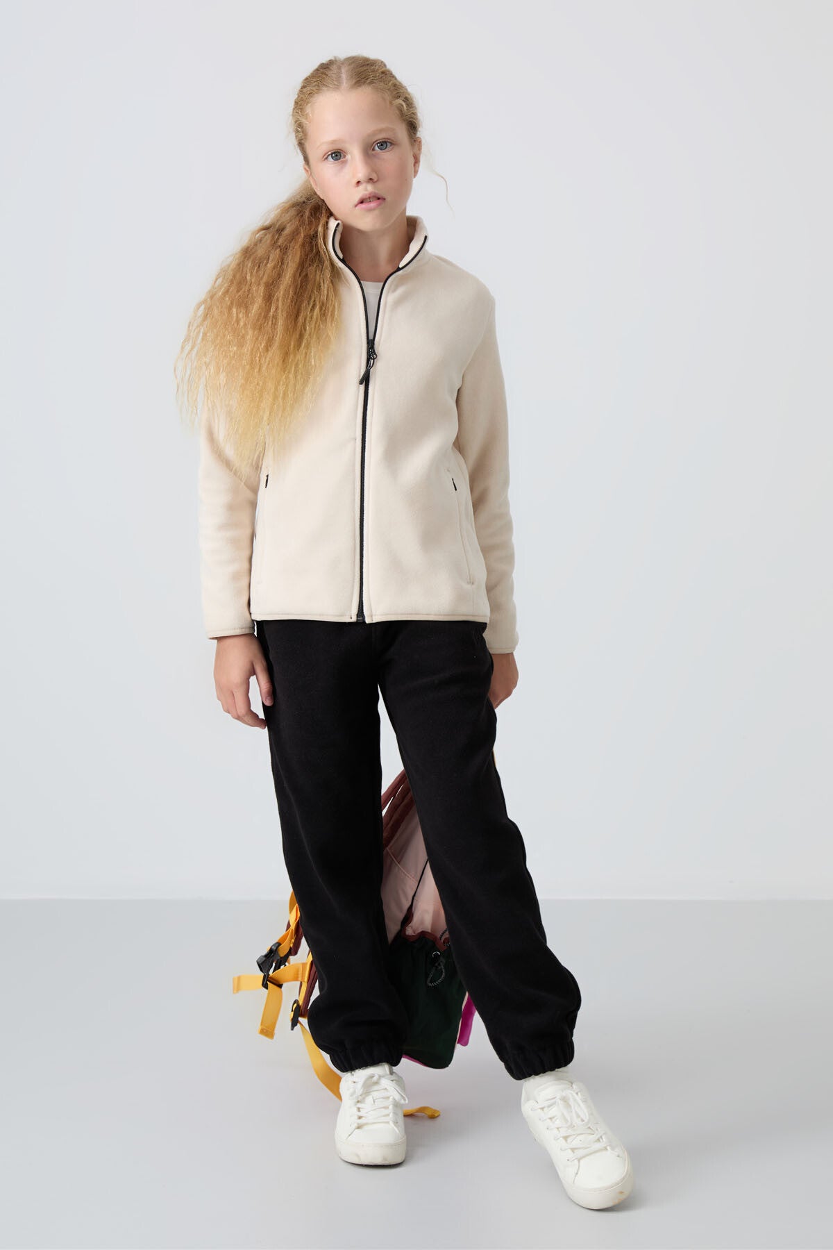 Image of Bej Kalın Yumuşak Dokulu Standart Fit Nakışlı Polar Kız Çocuk Sweatshirt - 75154
