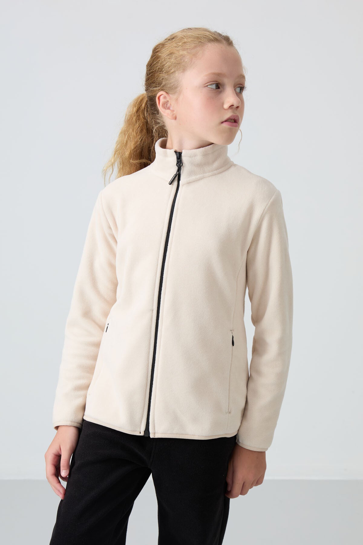 Image of Bej Kalın Yumuşak Dokulu Standart Fit Nakışlı Polar Kız Çocuk Sweatshirt - 75154