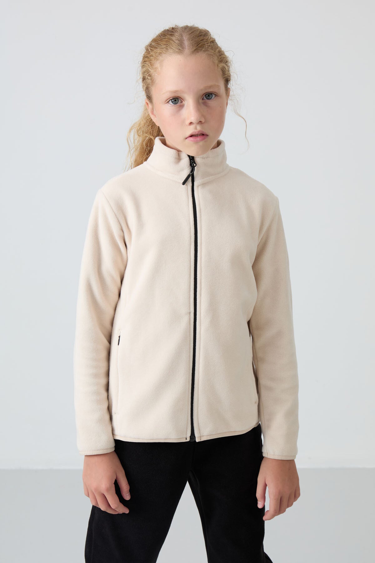 Image of Bej Kalın Yumuşak Dokulu Standart Fit Nakışlı Polar Kız Çocuk Sweatshirt - 75154