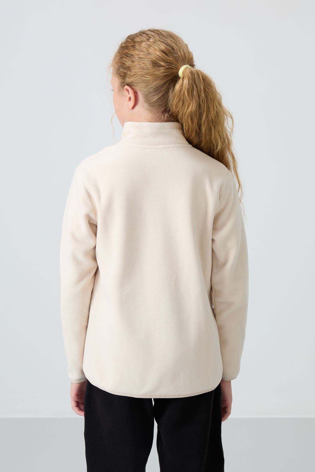 Image of Bej Kalın Yumuşak Dokulu Standart Fit Nakışlı Polar Kız Çocuk Sweatshirt - 75154