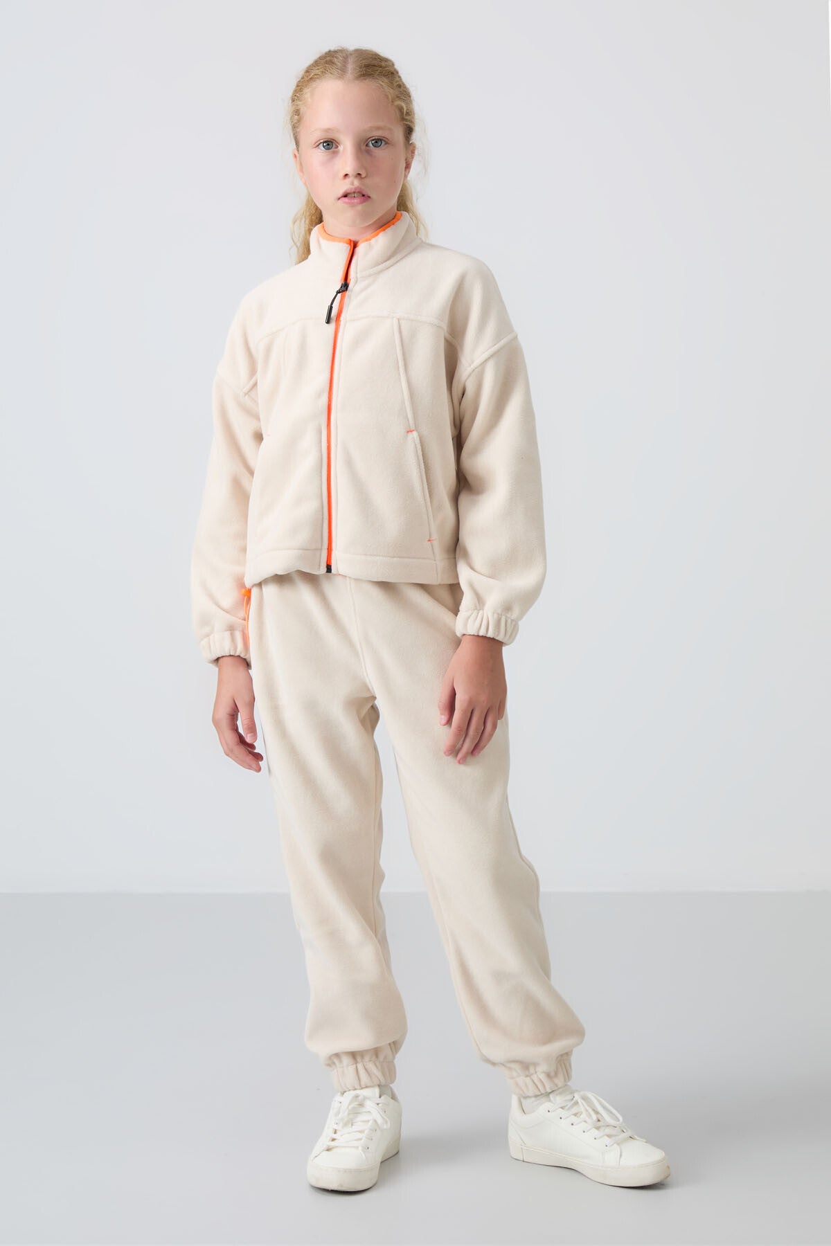 Image of Hanorac bej, gros, moale, texturat, croială standard, brodat, din fleece, pentru fete - 75157