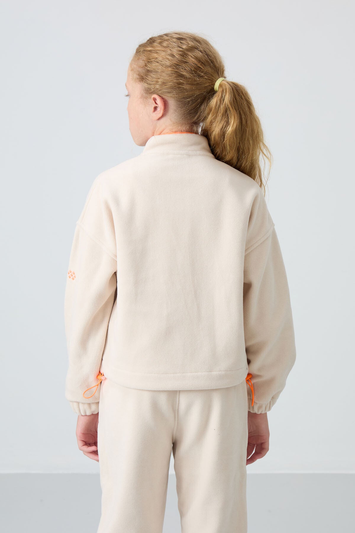 Image of Bej Kalın Yumuşak Dokulu Standart Fit Nakışlı Polar Kız Çocuk Sweatshirt - 75157