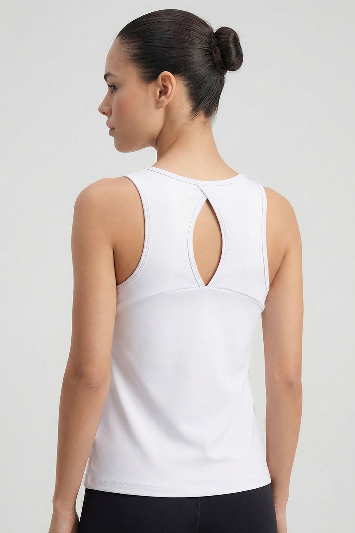 Image of Beyaz Standart Fit Çapraz Sırt Detaylı Kadın Spor Atlet - 97296