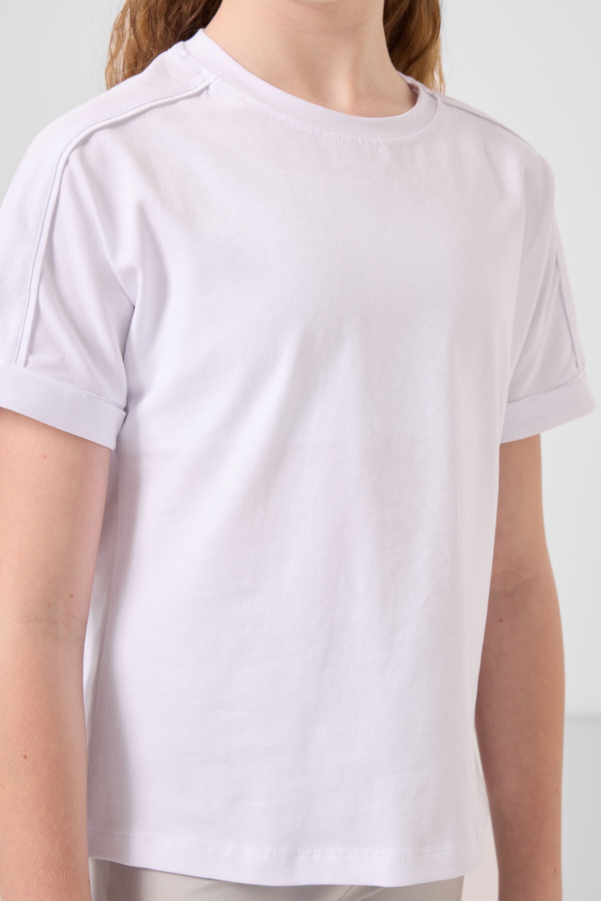 Image of Tricou alb din bumbac, cu guler rotund, croială oversize, pentru fete - 75182