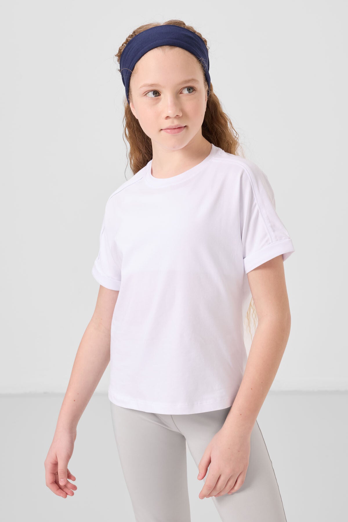 Image of Tricou alb din bumbac, cu guler rotund, croială oversize, pentru fete - 75182