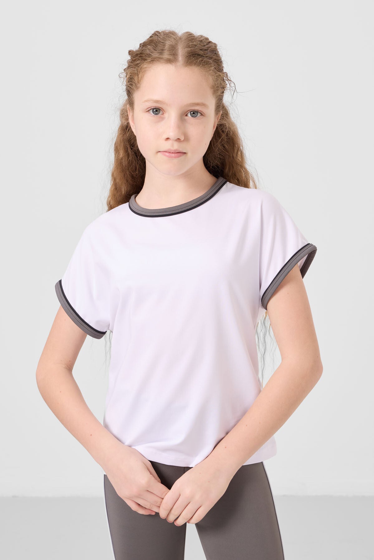 Image of Beyaz-Koyu Gri O Yaka Yan Şerit Detaylı Standart Fit Performans Kız Çocuk Tayt Takım - 75191