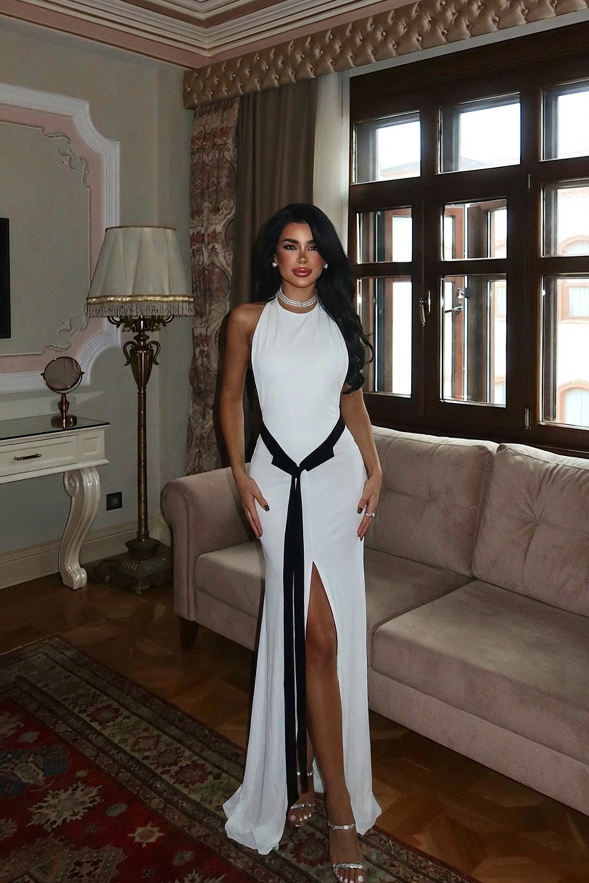 Image of Beyaz Giselle Fiyonk Detaylı Yırtmaçlı Elbise ATE-3021