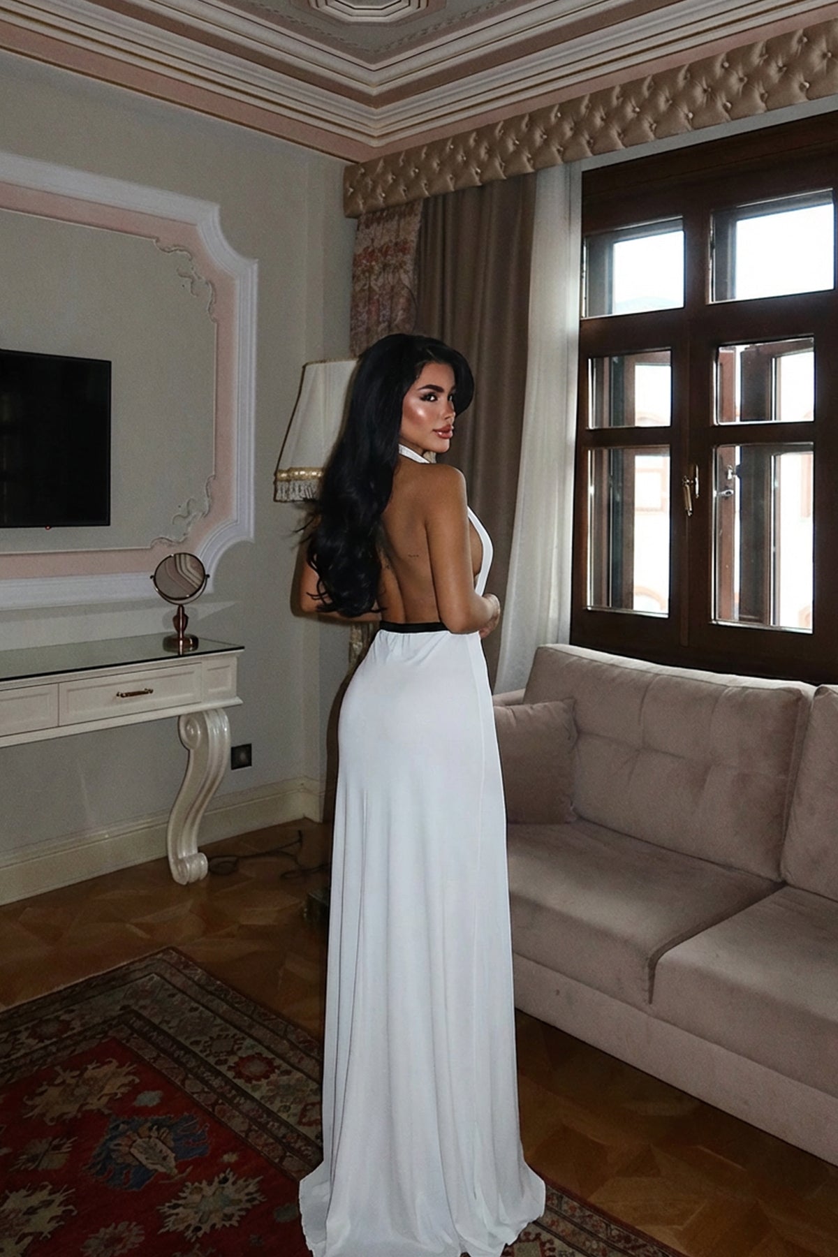 Image of Beyaz Giselle Fiyonk Detaylı Yırtmaçlı Elbise ATE-3021